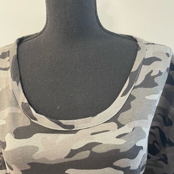 The Sweatshirt pullover siz 2X camouflage relaxed fit slight flared himline S/L - Picture 16 of 16